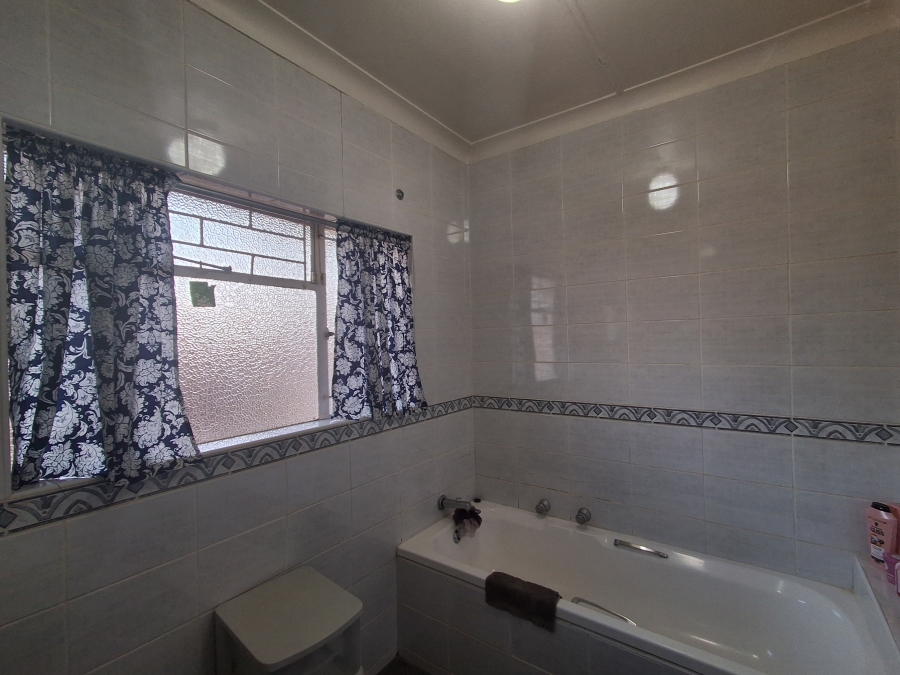 4 Bedroom Property for Sale in Flamwood North West